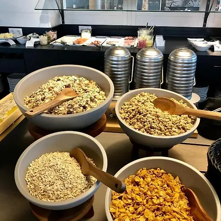 Zeitgeist Отель